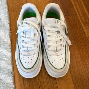 Cariuma Brand New Sneakers